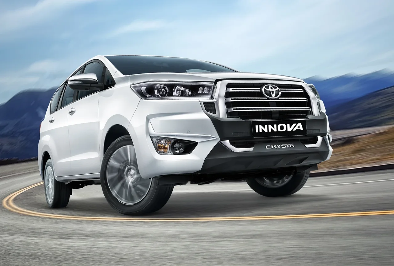 Innova Crysta (7 seats), side